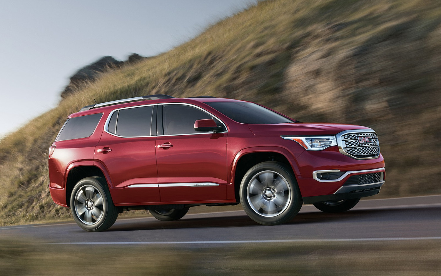 Comparison Buick Enclave Avenir 2018 vs GMC Acadia Denali 2017